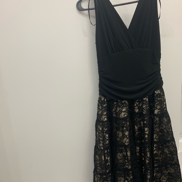 Size 10 black and ivory lace dress - Picture 3 of 6